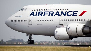Самолёт Air France вылетел из Парижа в Москву после драки пилотов Самолёт Air France вылетел из Парижа в Москву после драки пилотов