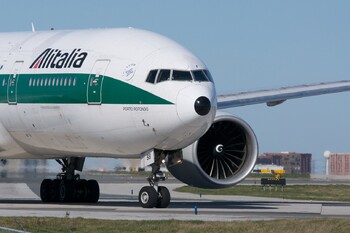 Италия прекращает финансовую поддержку авиакомпании Alitalia Италия прекращает финансовую поддержку авиакомпании Alitalia