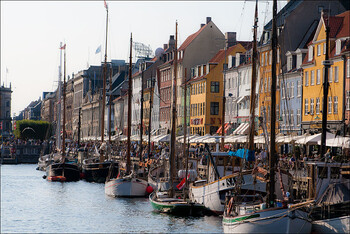 В 38 городах Дании с 9 декабря закрывают рестораны и театры В 38 городах Дании с 9 декабря закрывают рестораны и театры