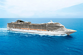 Круизный лайнер MSC Splendida впервые пришвартовался во Владивостоке Круизный лайнер MSC Splendida впервые пришвартовался во Владивостоке