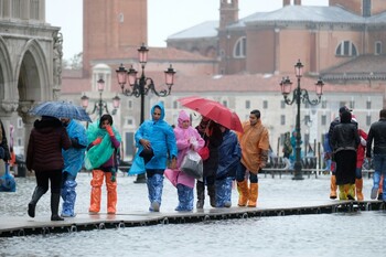 В Венеции уровень воды снова поднялся выше нормы В Венеции уровень воды снова поднялся выше нормы
