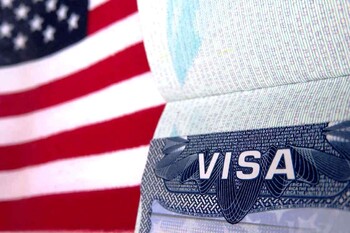 В посольстве США в Москве стали принимать больше заявлений на визы