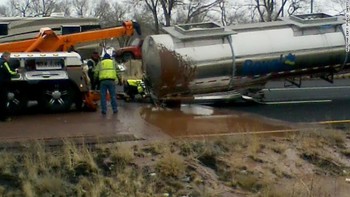 Шоколад из поврежденной цистерны перекрыл трассу I-40 в Аризоне