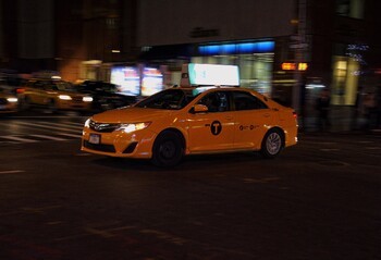 Туристка в США угнала Uber, чтобы не опоздать на рейс Туристка в США угнала Uber, чтобы не опоздать на рейс