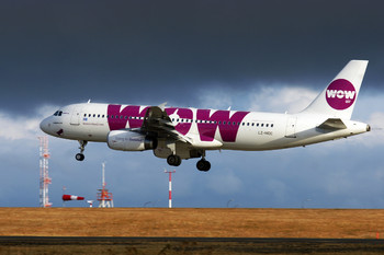 Icelandair договорилась о покупке лоукостера Wow Air