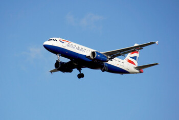 British Airways начала продавать пассажирскую посуду, бельё и бортовые тележки