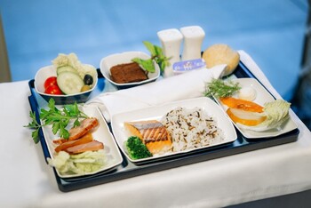 AZUR air с 1 июня отменяет питание на коротких рейсах AZUR air с 1 июня отменяет питание на коротких рейсах