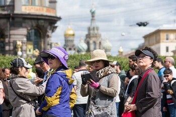 В Россию за год приехали 4,2 млн иностранных туристов В Россию за год приехали 4,2 млн иностранных туристов