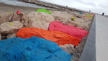 Власти Фуэнхиролы отказались от идеи покрасить пляжи в яркие цвета Власти Фуэнхиролы отказались от идеи покрасить пляжи в яркие цвета