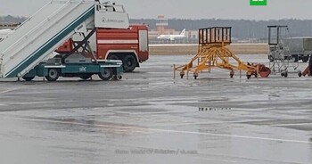 Самолёт «ИрАэро» приземлился на строящуюся полосу в Домодедово Самолёт «ИрАэро» приземлился на строящуюся полосу в Домодедово
