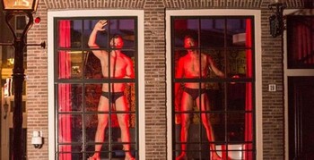 В амстердамском Квартале красных фонарей проведут акцию с участием мужчин В амстердамском Квартале красных фонарей проведут акцию с участием мужчин
