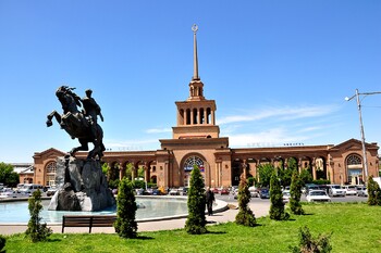 Ереванское метро остановили на фоне акций оппозиции Ереванское метро остановили на фоне акций оппозиции