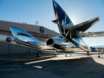 Virgin Galactic испытала лайнер для туристических полётов в космос Virgin Galactic испытала лайнер для туристических полётов в космос
