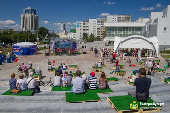 В Екатеринбурге 12—14 июля пройдёт фестиваль «Безумные дни» В Екатеринбурге 12—14 июля пройдёт фестиваль «Безумные дни»