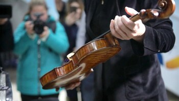 LOT отказала музыканту в посадке из-за скрипки Страдивари LOT отказала музыканту в посадке из-за скрипки Страдивари