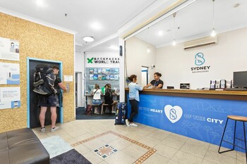 В хостеле Сиднея турист спрятал камеру в дезодоранте В хостеле Сиднея турист спрятал камеру в дезодоранте