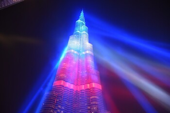 В VR Dubai Park туристы смогут виртуально облететь Burj Khalifa
