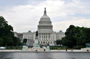 США снизили стоимость трёхлетней визы для россиян до $160 США снизили стоимость трёхлетней визы для россиян до $160