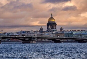 В Петербурге с апреля 2024 года начнут взимать курортный сбор
