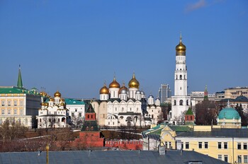 Мэры Сочи и Москвы призвали туристов отложить поездки