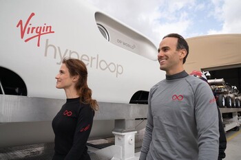 Virgin Hyperloop впервые провела испытание капсулы с пассажирами Virgin Hyperloop впервые провела испытание капсулы с пассажирами