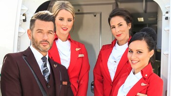 Virgin Atlantic разрешила стюардессам работать без макияжа Virgin Atlantic разрешила стюардессам работать без макияжа