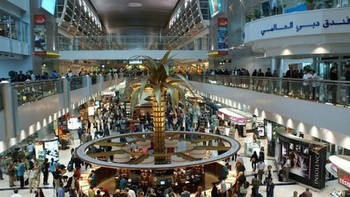 В аэропорту Дубая пассажиры Emirates проходят паспортный контроль за 10 секунд В аэропорту Дубая пассажиры Emirates проходят паспортный контроль за 10 секунд