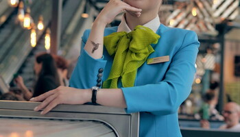 S7 Airlines разрешила членам экипажей татуировки и яркие волосы