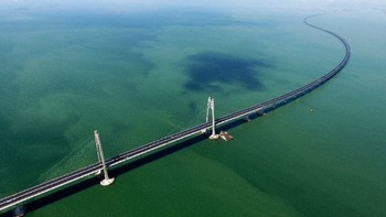 В Китае открыли движение по 55-километровому морскому мосту