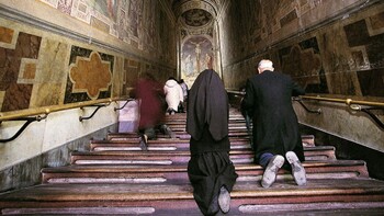 В Риме после реставрации открыли Святую лестницу В Риме после реставрации открыли Святую лестницу