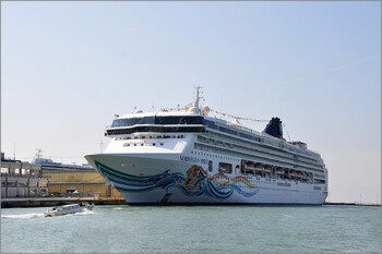 Norwegian Cruise Line приостановила круизы до 30 октября