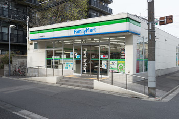 FamilyMart начнет выдавать туристам ключи от квартир Airbnb FamilyMart начнет выдавать туристам ключи от квартир Airbnb