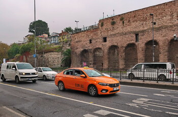 В Стамбуле таксист обманул туристку и лишился лицензии