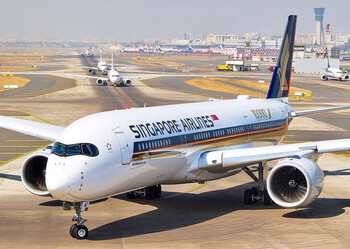 Singapore Airlines устроила обеды на борту припаркованного Airbus A380 Singapore Airlines устроила обеды на борту припаркованного Airbus A380