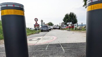 В австрийской деревне сделали платным проезд в Венгрию В австрийской деревне сделали платным проезд в Венгрию