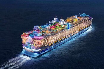 Лайнер Icon of the Seas отправится в первый круиз в январе 2024 года Лайнер Icon of the Seas отправится в первый круиз в январе 2024 года