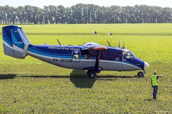 Самолёт Ан-28 с 19 людьми на борту совершил жёсткую посадку в Томской области