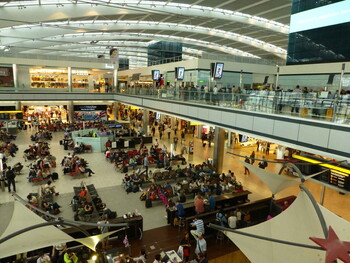 Крупнейший аэропорт Европы может ограничить пассажиропоток перед Рождеством