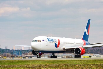 Пассажиры рейса Azur Air из Новосибирска отказались лететь в Таиланд Пассажиры рейса Azur Air из Новосибирска отказались лететь в Таиланд