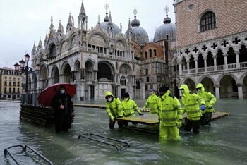 Исторический центр Венеции снова оказался под водой Исторический центр Венеции снова оказался под водой