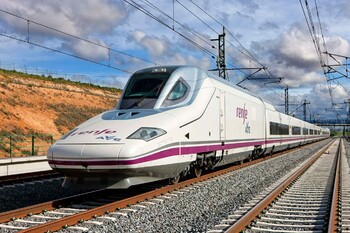 Renfe подготовит бюджетные скоростные поезда между Мадридом и Барселоной Renfe подготовит бюджетные скоростные поезда между Мадридом и Барселоной