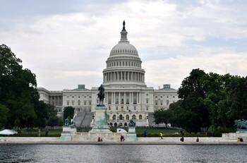 США продлили срок упрощённого оформления повторных виз до 24 месяцев