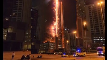 В Дубае сгорел небоскрёб