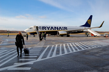 Ryanair отменил 400 рейсов из-за забастовки авиадиспетчеров во Франции Ryanair отменил 400 рейсов из-за забастовки авиадиспетчеров во Франции
