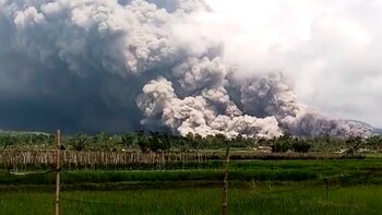На острове Ява произошло извержение вулкана