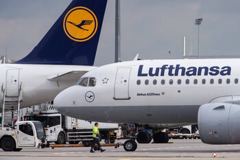 Lufthansa и Swiss проверяют посадку пассажиров по местам в салоне Lufthansa и Swiss проверяют посадку пассажиров по местам в салоне